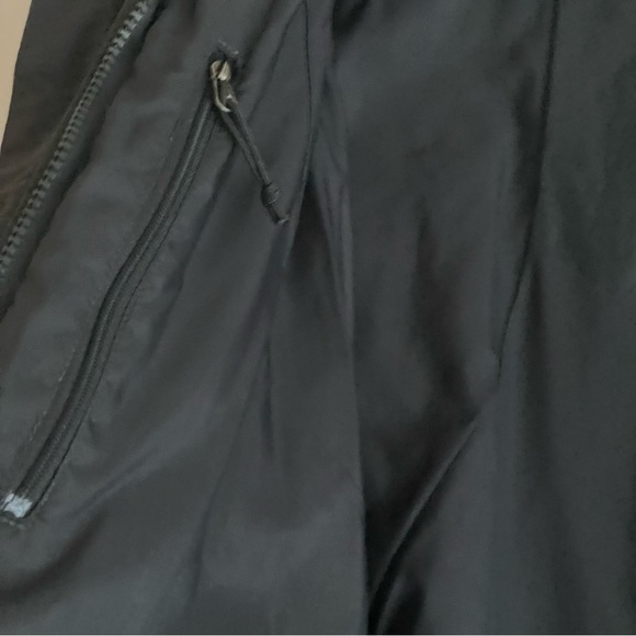 The North Face Men's Windbreaker Jacket - Picture 4 of 11